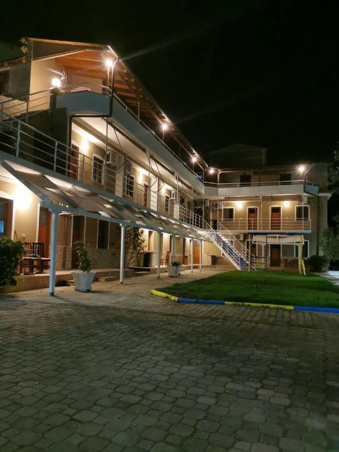 Dolce Italia Hotel Radhimë Exterior foto