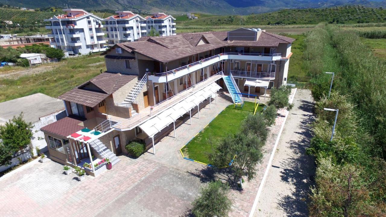 Dolce Italia Hotel Radhimë Exterior foto